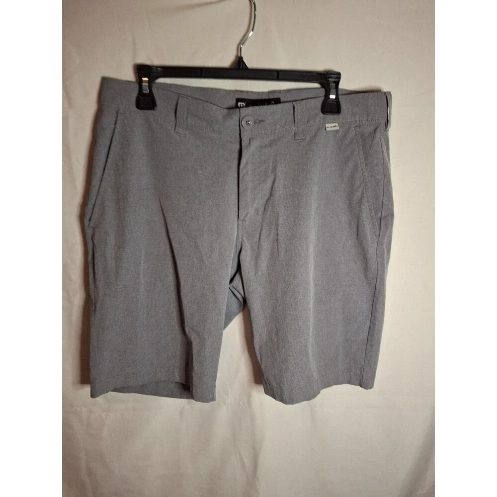 TRAVIS MATHEW Men's Strech Waistband Shorts Ligh Grey Golf Size 32 (1518)
